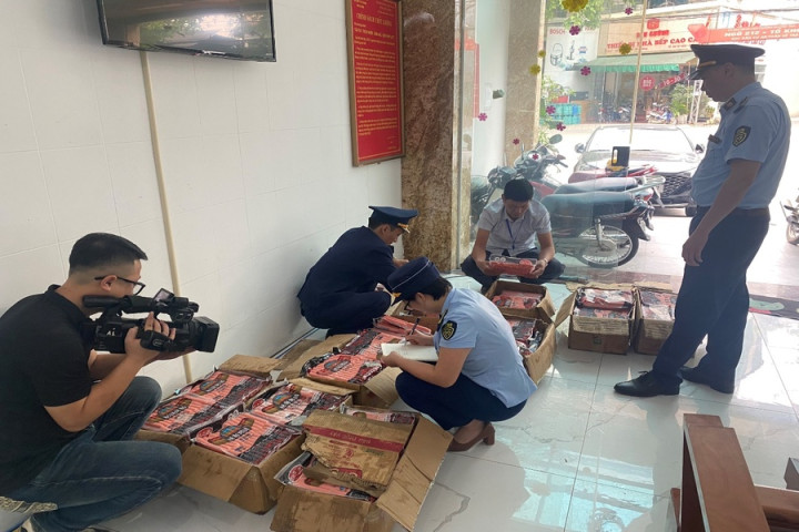 Hà Giang kiểm tra, phát hiện 208 kg xúc xích do nước ngoài sản xuất, không có hoá đơn chứng từ