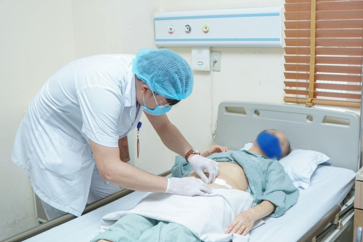 Hà Nội: Phẫu thuật thành công cho người bệnh nữ có 2 bàng quang