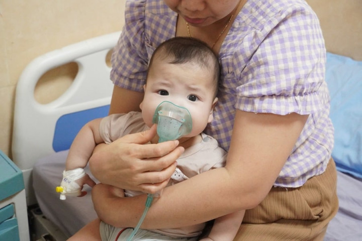 Quảng Ninh: Gia tăng trẻ mắc nhiễm trùng đường hô hấp do virus hợp bào hô hấp nhập viện