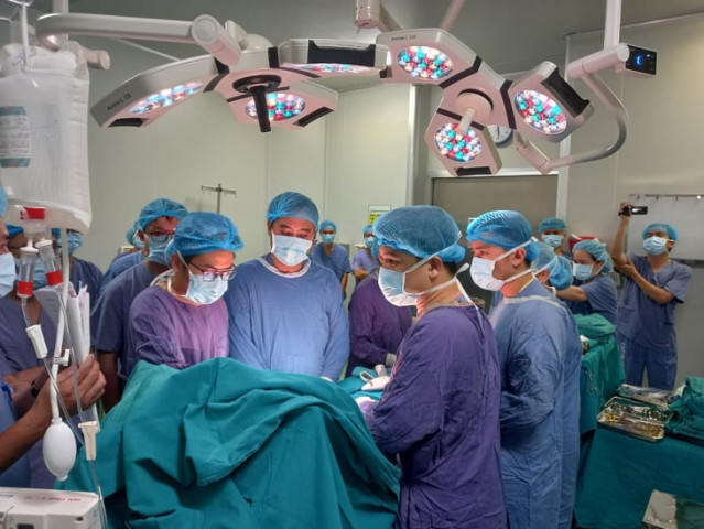Thủ tướng tri ân gia đình người hiến tạng, khen tập thể y bác sĩ điều phối, ghép tạng cứu sống 7 người