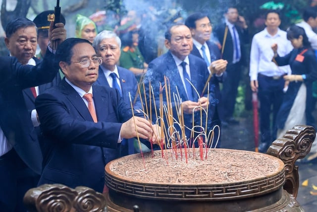 Thủ tướng Chính phủ Phạm Minh Chính dự lễ dâng hương tưởng niệm các Vua Hùng