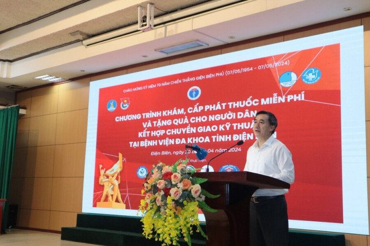 Đại diện Bộ Y tế dự chương trình khám, chữa bệnh miễn phí và chuyển giao kỹ thuật cho các bệnh viện tại tỉnh Điện Biên
