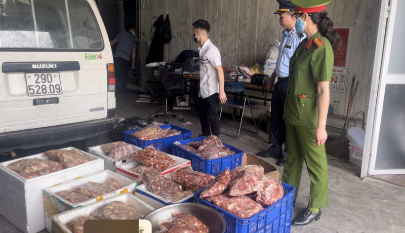 Hà Nội: Phát hiện gần 1 tấn thực phẩm đông lạnh có dấu hiệu không rõ nguồn gốc xuất xứ chuẩn bị lưu thông ra thị trường