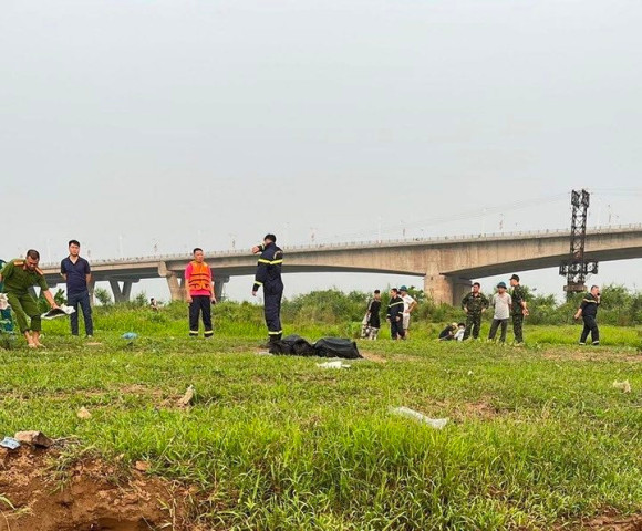 Hà Nội: Hai học sinh đuối nước thương tâm khi bơi ở sông Hồng