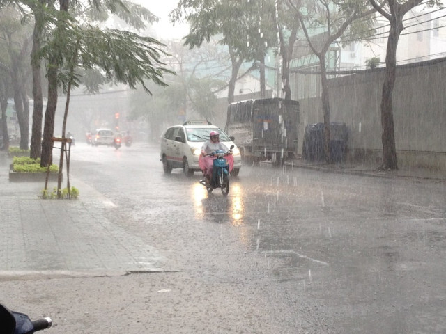 Dự báo thời tiết ngày 2/5: Miền Bắc mưa giông vào chiều tối, Nam Bộ nắng nóng