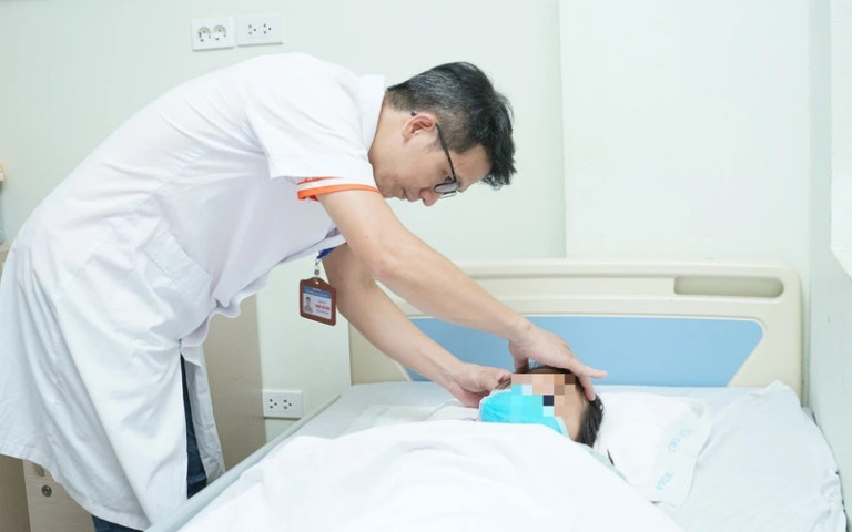 Phẫu thuật thành công cho 1 bệnh nhi nữ 9 tuổi bị u màng não lớn