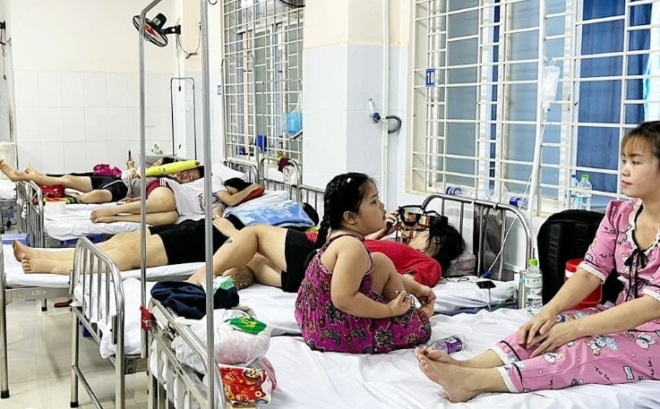 Đồng Nai: Hỗ trợ ôn thi cho học sinh trong vụ ngộ độc bánh mì ở Long Khánh