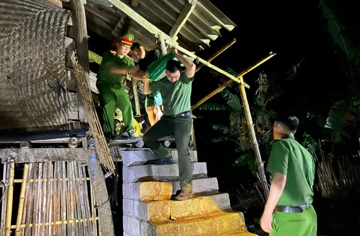 Cao Bằng: Giông lốc kèm mưa đá khiến gần 600 ngôi nhà bị hư hại