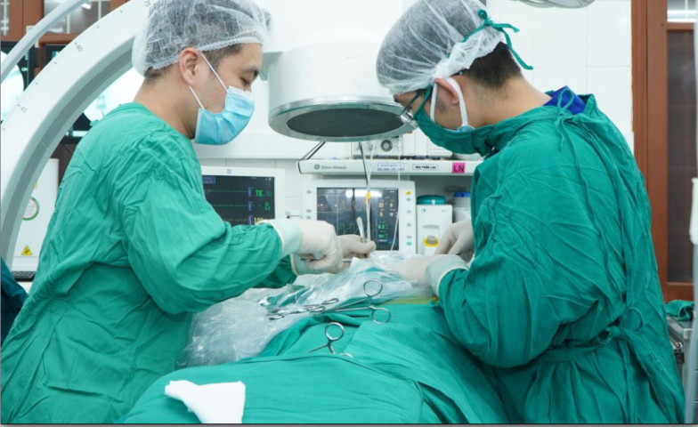 Hải Phòng: Thành công phẫu thuật nội soi thoát vị đĩa đệm cột sống cổ cho người bệnh