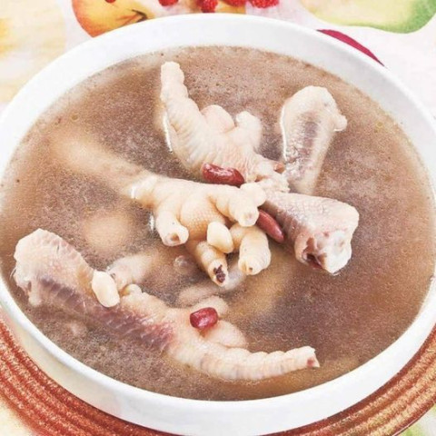 Súp chân gà đậu phộng non tăng chất nhờn cho các khớp lưng gối