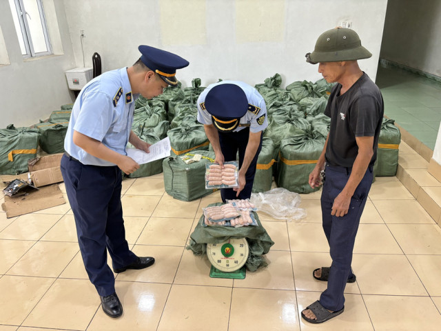 Quảng Ninh phát hiện 1.870 kg xúc xích, không rõ nguồn gốc, xuất xứ