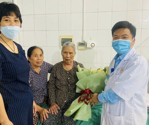 Tuyên Quang nỗ lực cứu sống cụ bà 93 tuổi với nhiều bệnh thuộc ca lâm sàng không có trong y văn