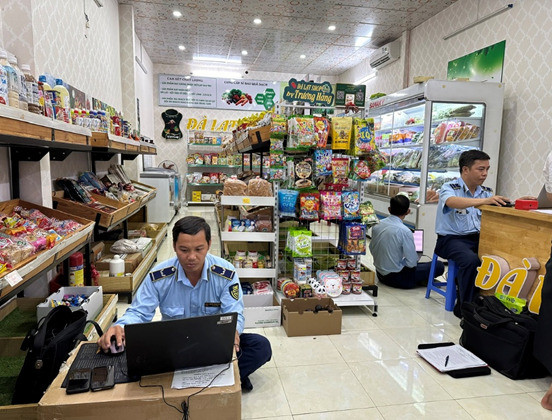 Đồng Tháp xử phạt 1 hộ kinh doanh 23,5 triệu đồng về hành vi kinh doanh hàng nhập lậu và thay đổi ngành nghề không thông báo