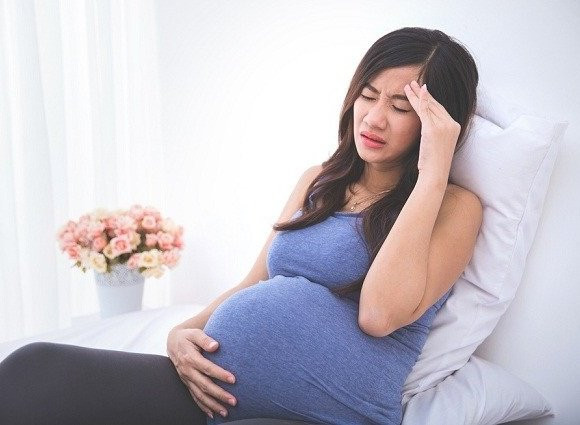 Cách giúp mẹ bầu giảm triệu chứng táo bón trong thai kỳ