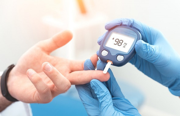 Điều trị cho cụ ông 80 tuổi bị biến chứng thận do đái tháo đường
