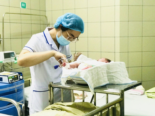 Mẹ con sản phụ mắc bệnh hiểm nghèo được các y bác sĩ cứu sống thành công