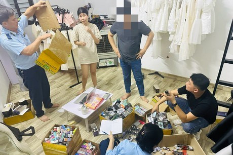 Lào Cai phát hiện và tạm giữ lô hàng hoá là 115 thiết bị đốt tinh dầu thuốc lá điện tử