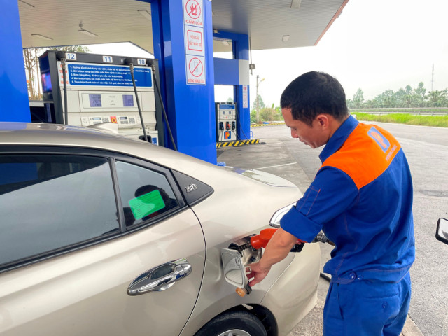 Giá xăng tiếp tục giảm tới hơn 500 đồng/lít từ 15h chiều hôm nay ngày 16/5