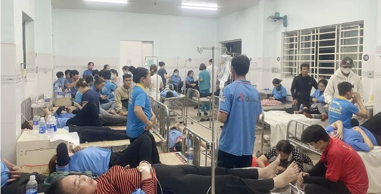 Đồng Nai: Gần 100 công nhân ở Trảng Bom nhập viện cấp cứu sau khi ăn mì quảng gà và bánh đa gà