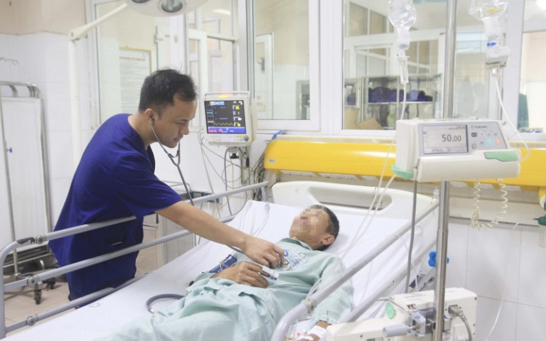 Quảng Ninh: Cấp cứu bệnh nhân 61 tuổi bị ngộ độc nguy kịch sau khi ăn con so biển
