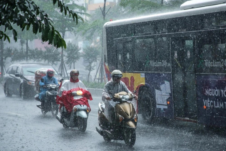 Dự báo thời tiết ngày 18/5: Cả nước có mưa rào, mưa dông vào chiều tối