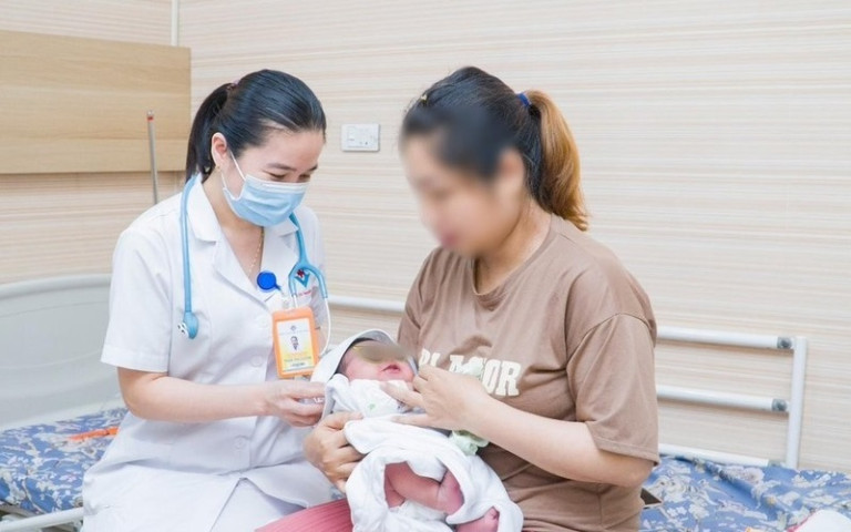 Phú Thọ: Cấp cứu bé sơ sinh suy hô hấp, sốc nhiễm khuẩn