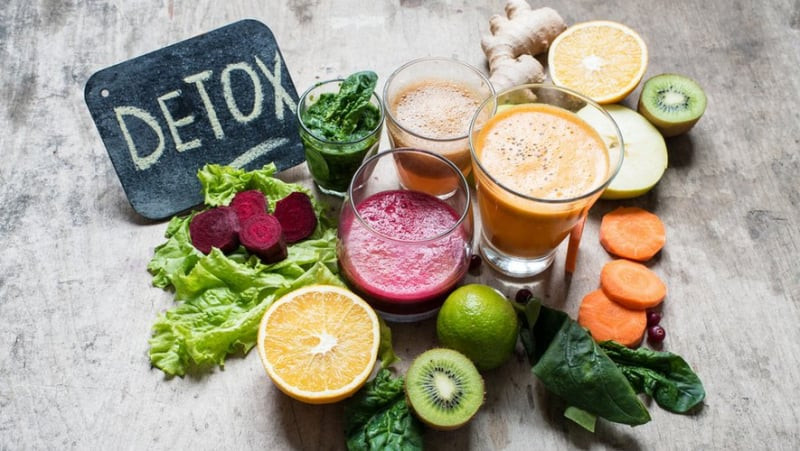 Lý do không nên detox giảm cân bằng nước ép trái cây