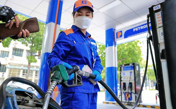Giá xăng RON 95 và E5 RON 92 đều tăng từ 15h chiều hôm nay ngày 23/5