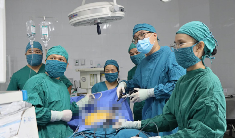 Đồng Nai: Cắt bỏ khối u nặng hơn 2 kg trong bụng cụ bà gần 90 tuổi