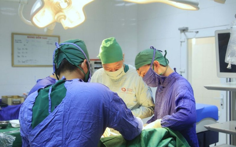 Quảng Ninh: Phẫu thuật thành công cho 1 phụ nữ mắc 2 loại ung thư