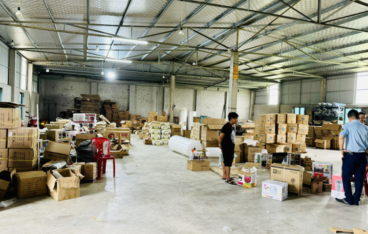 Ninh Bình xử phạt 50 triệu đồng 1 hộ kinh doanh hàng hóa nhập lậu