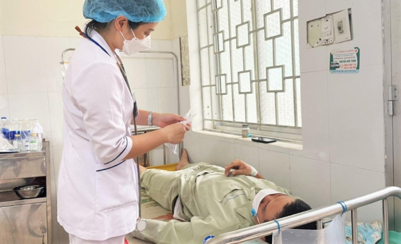 Quảng Ngãi: Nhiều người bị ngộ độc thực phẩm sau khi ăn bánh mì