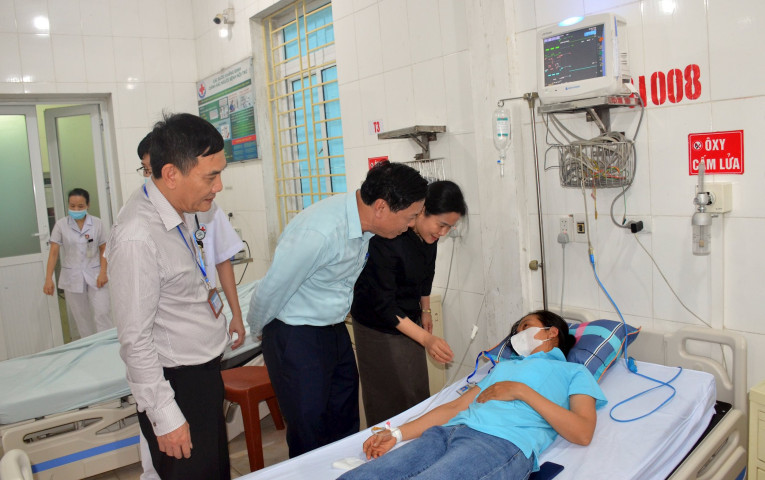 Nghệ An: Kịp thời cấp cứu, điều trị cho 73 công nhân bị ngộ độc thực phẩm tại huyện Yên Thành