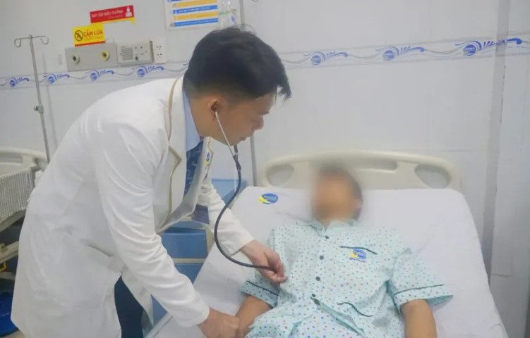 TP. Hồ Chí Minh: Cấp cứu kịp thời nam bệnh nhân 17 tuổi bị tràn dịch màng ngoài tim, gây ép tim nguy kịch