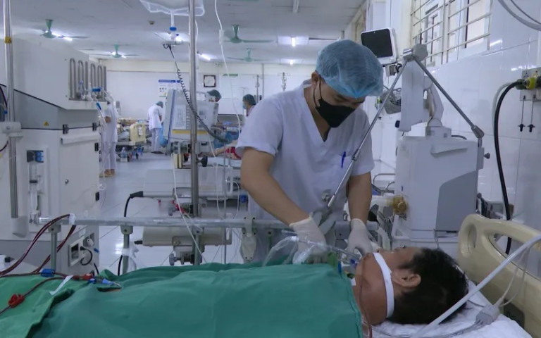 Lào Cai: Nam bệnh nhân 55 tuổi sốc nhiễm khuẩn, suy đa tạng, nguy cơ tử vong cao sau khi ăn thịt lợn chết