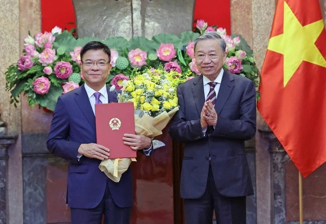 Chủ tịch nước Tô Lâm trao Quyết định bổ nhiệm Phó Thủ tướng cho ông Lê Thành Long và Bộ trưởng Bộ Công an cho Thượng tướng Lương Tam Quang