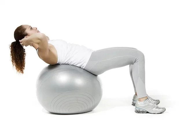6 bài tập bóng Pilates giúp cơ thể săn chắc