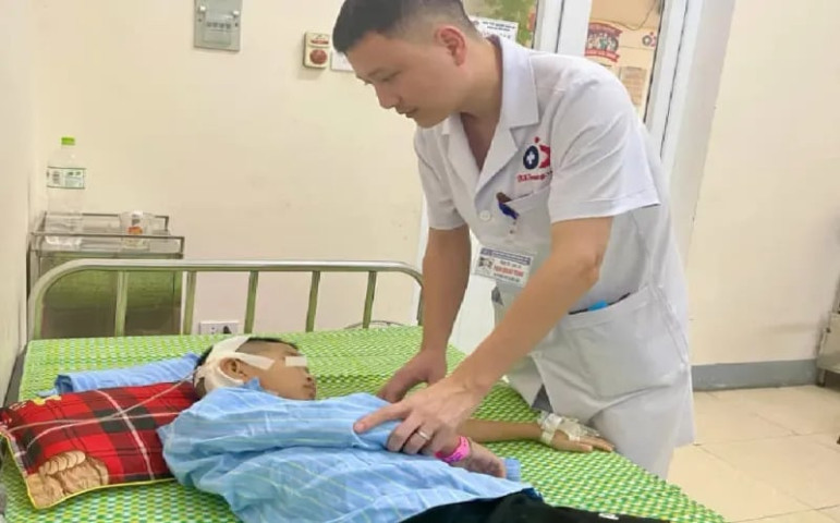 Nghệ An: Phẫu thuật cấp cứu thành công bệnh nhi nguy kịch do viêm tai xương chũm biến chứng áp xe não