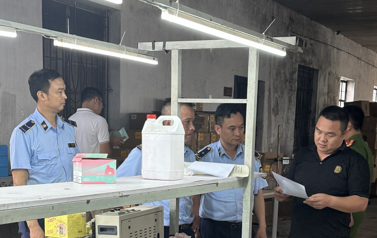 Hưng Yên phát hiện và thu giữ gần 164.000 sản phẩm thuốc lá điện tử cùng gần 10.000 kg phụ kiện thuốc lá điện tử