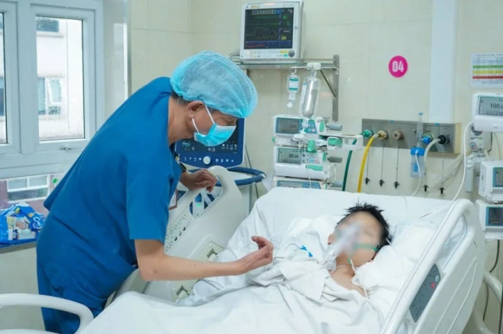 Hà Nội: Cứu sống ngoạn mục 1 bệnh nhi bị sốc đa chấn thương nghiệm trọng sau va chạm với xe ba gác