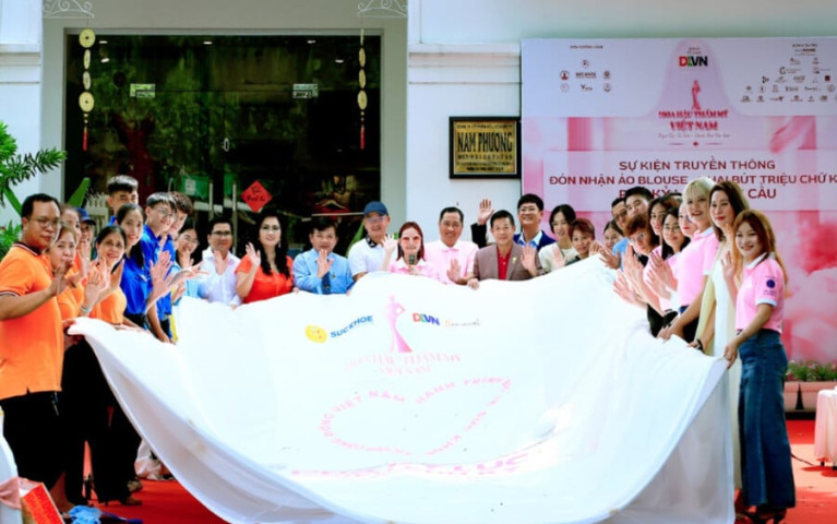 Nha khoa Việt Mỹ đồng hành cùng sự kiện đón nhận áo Blouse phá kỷ lục Triệu chữ ký vì sức khỏe - sắc đẹp cộng đồng Việt Nam