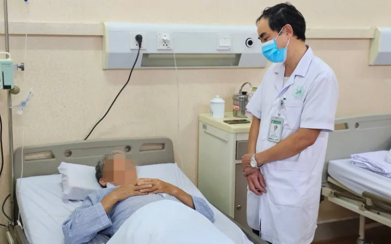 Hà Nội: Cấp cứu nam bệnh nhân bị suy thận cấp do mất nước khi lao động ngoài trời nắng nóng