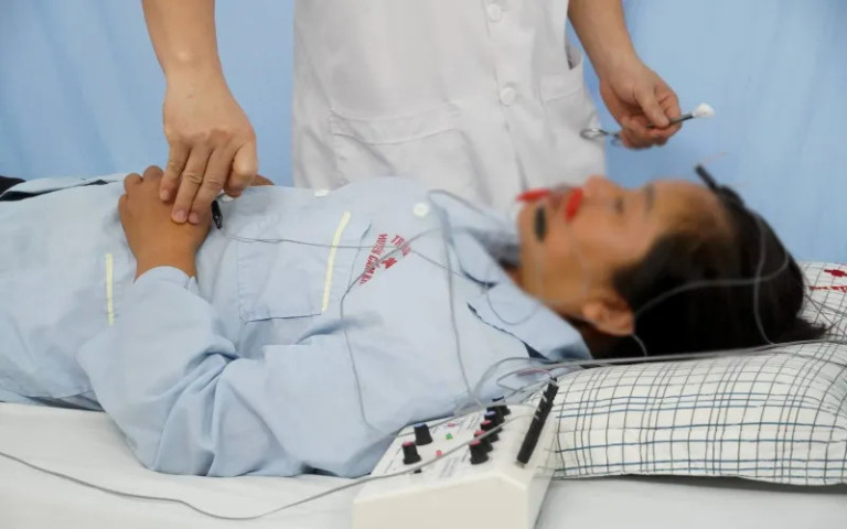 Phú Thọ: Điều trị cho 1 trường hợp liệt mặt do ngủ điều hòa lạnh giữa thời tiết nắng nóng
