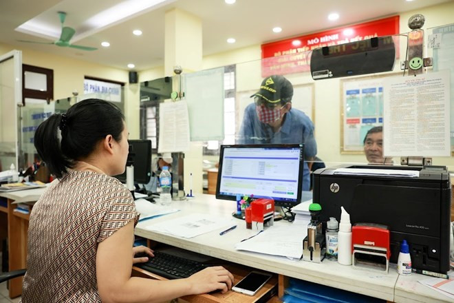 Người lao động làm việc theo hợp đồng được áp dụng mức lương tối thiểu vùng mới từ ngày 1/7/2024