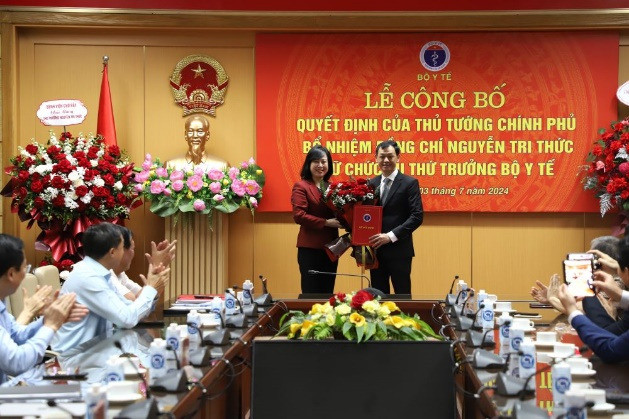 Lễ công bố Quyết định của Thủ tướng Chính phủ bổ nhiệm Giám đốc Bệnh viện Chợ Rẫy Nguyễn Tri Thức giữ chức Thứ trưởng Bộ Y tế