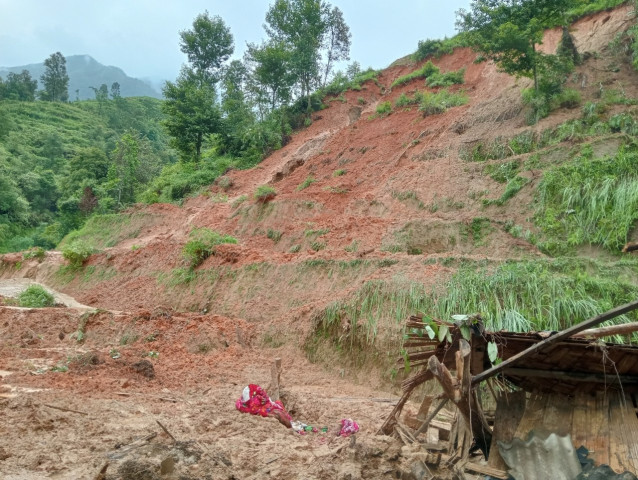 Hà Giang: Mưa lũ gây sạt lở nghiêm trọng, 1 cháu bé tử vong do sập nhà