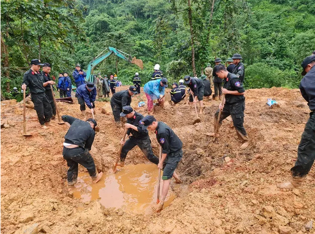 Bộ Công an chỉ đạo khẩn trương tìm kiếm các nạn nhân trong vụ sạt lở đất tại Hà Giang
