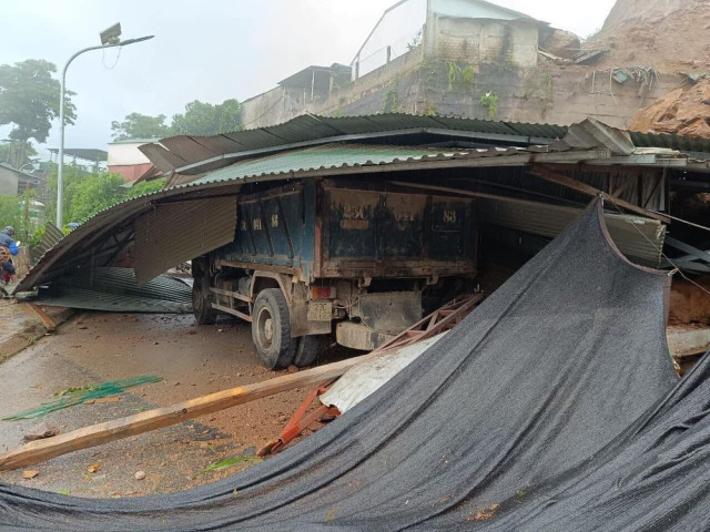 Hà Giang: Thêm một vụ sạt lở đất, sập hoàn toàn 1 kho chứa vật liệu xây dựng