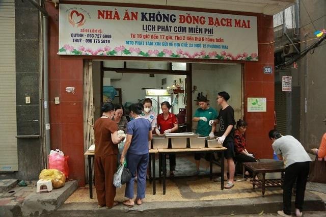 Nhà ăn không đồng Bạch Mai: Ấm áp tình người giữa lòng ở Thủ đô