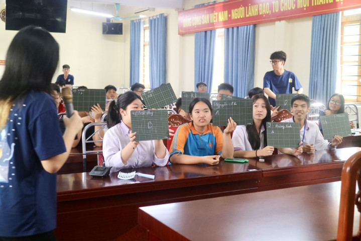 Dự án dạy tiếng Anh miễn phí cho trẻ em ở Lạng Sơn